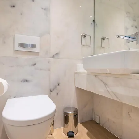 Liberdade Elegance W/rooftop Pool By Lovelystay 아파트 *