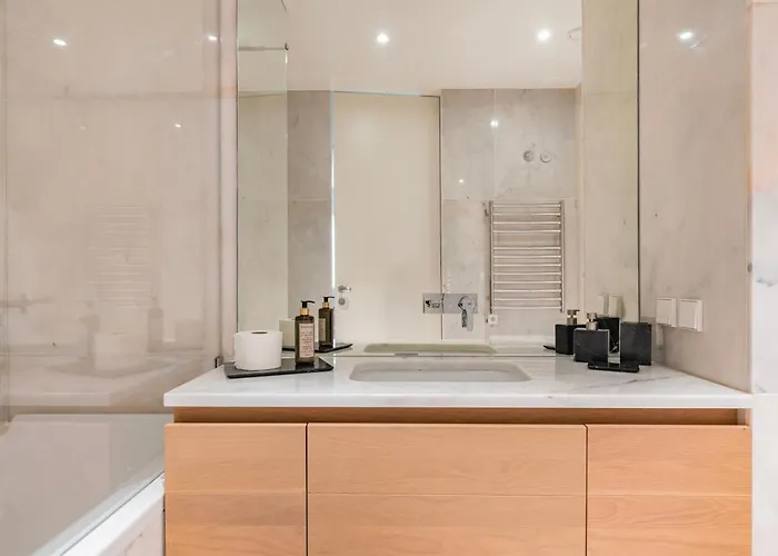 Liberdade Elegance W/rooftop Pool By Lovelystay Διαμέρισμα