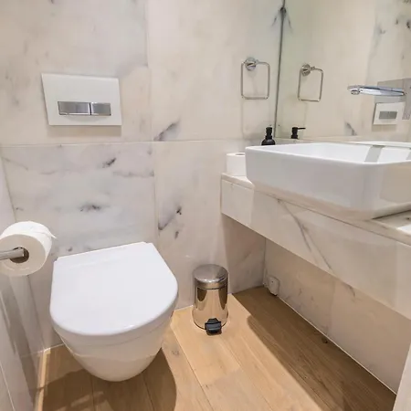 Liberdade Elegance W/rooftop Pool By Lovelystay